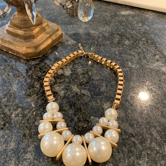 South Moon Under Gold and pearl necklace - Picture 3 of 3